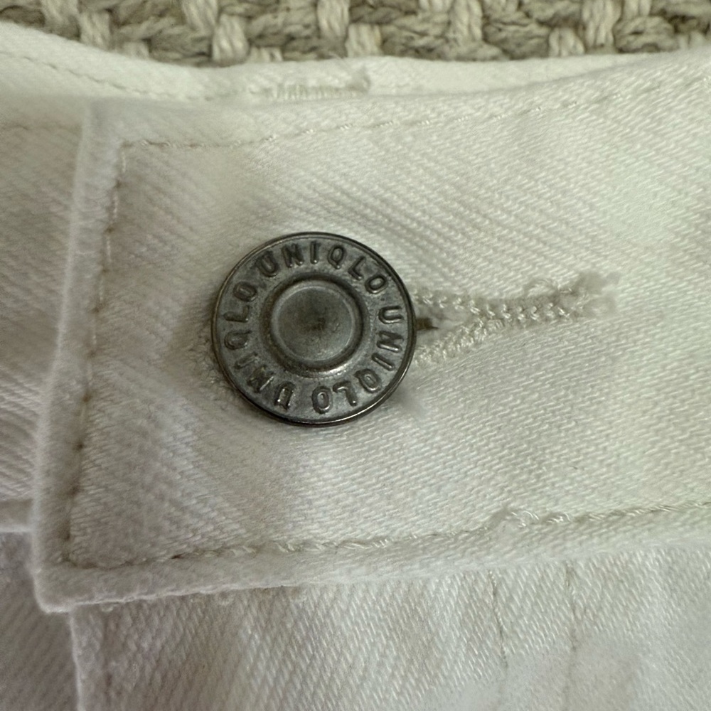 Uniqlo Women's High Waist White Shorts - Picture 6 of 9